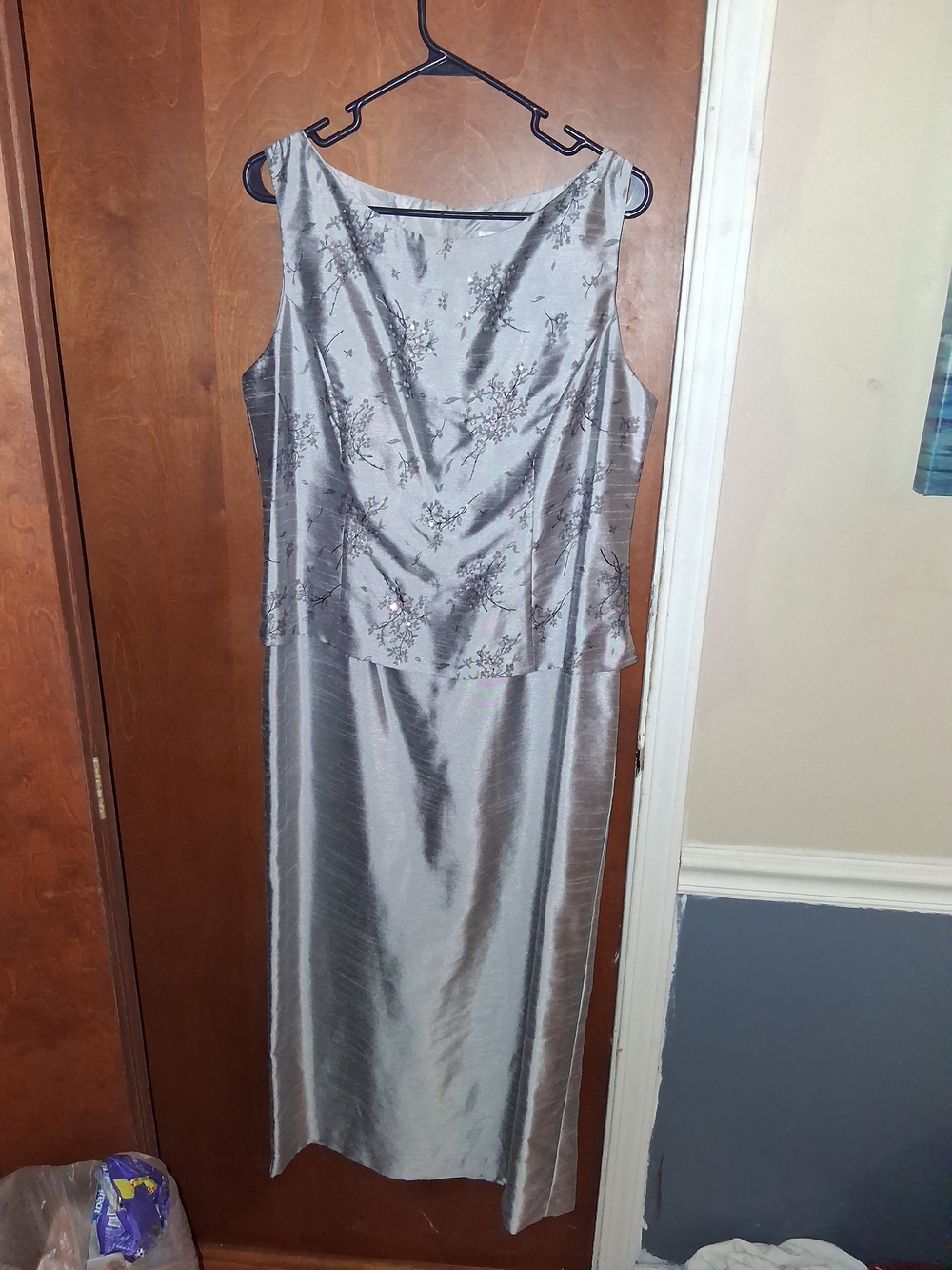 Jessica Howard Silver Embroidered Satin Cocktail Dress